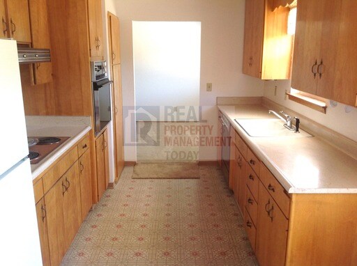 Building Photo - 6026 S Wapato Lake Dr