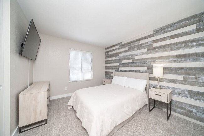 Foto del edificio - Downtown Condo with Utilities Included