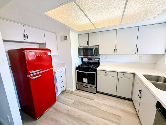 Foto del edificio - 3019 Brentwood Ave