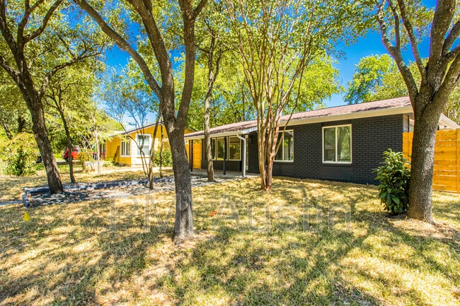 Building Photo - 1614 Corona Dr