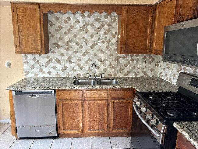 Foto del edificio - 1154 W Brompton Dr