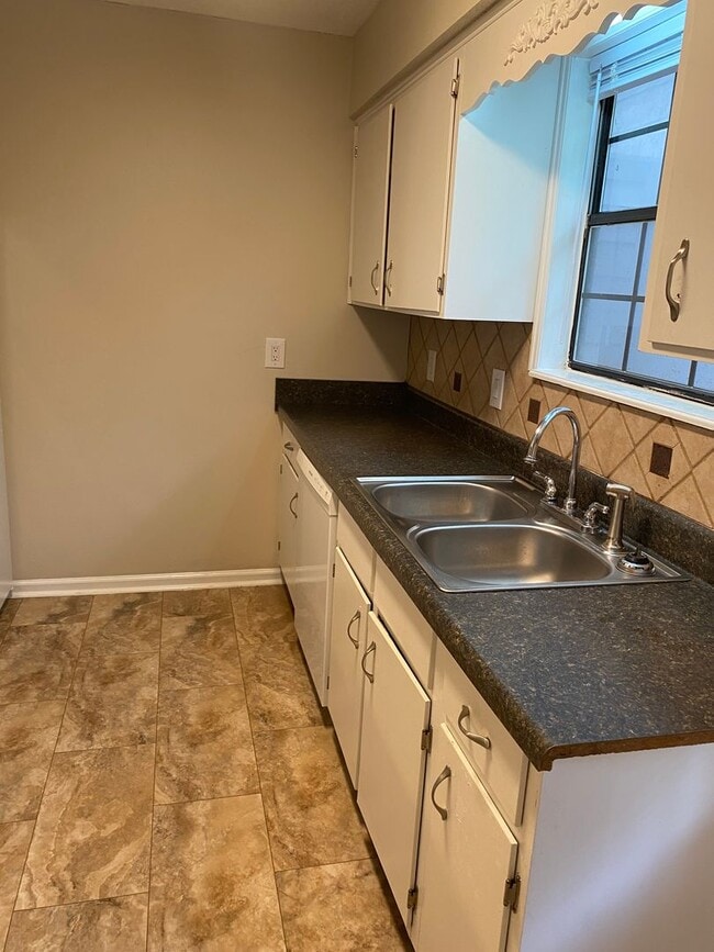 Foto del edificio - 6-Month Duplex Rental Coming Soon