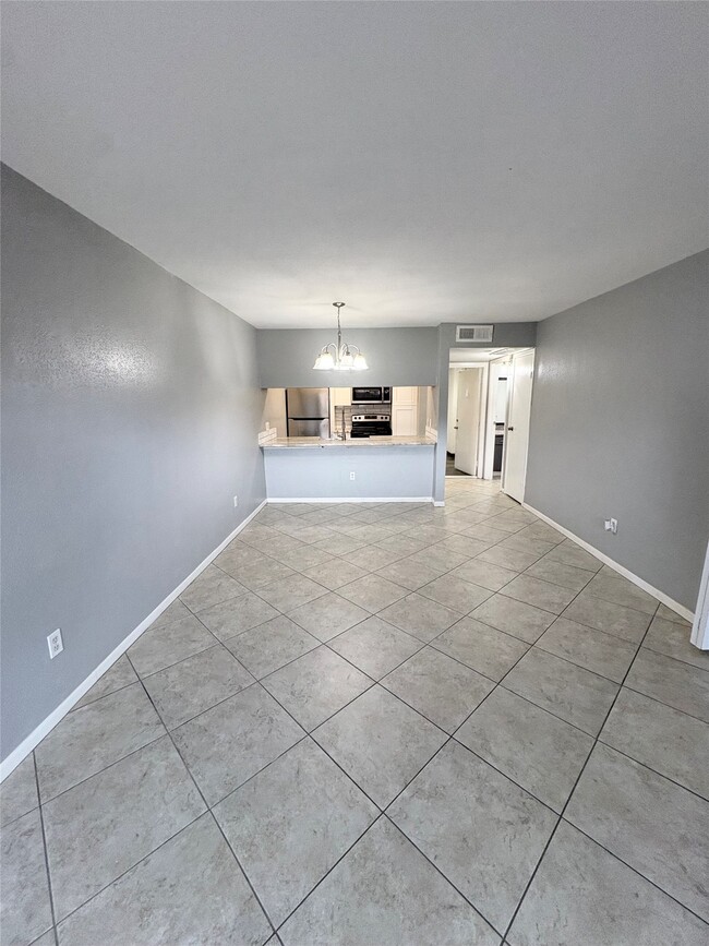 Building Photo - 3015 Walnut Bend Ln