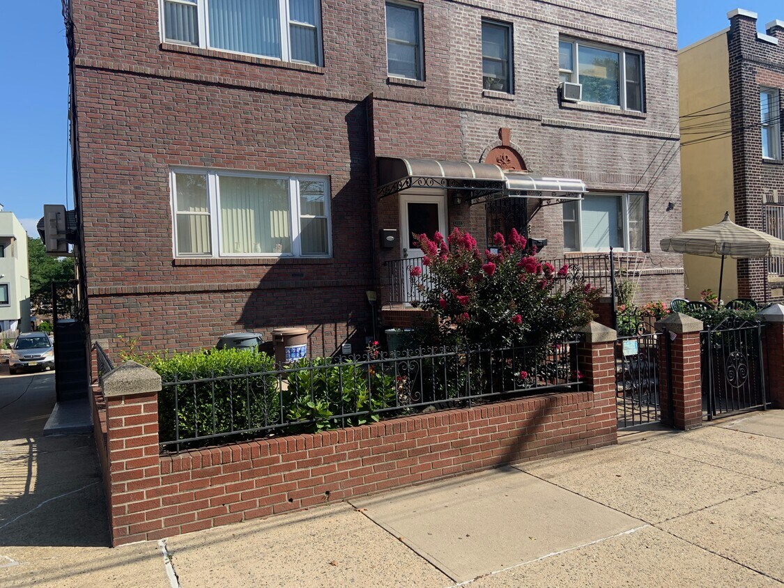 Welcome Home - 2333 23rd St
