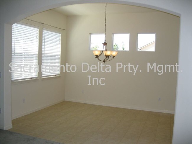 Building Photo - 5876 Da Vinci Way