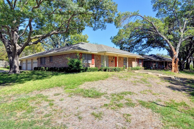 Foto del edificio - Spacious Three Bedroom Home In SW Fort Worth