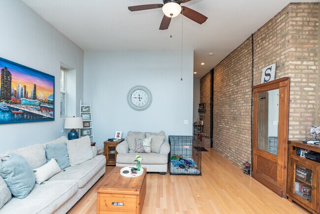 Foto del edificio - 1350 N Wolcott Ave