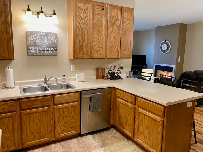 Building Photo - 1114 Crystal Pl W