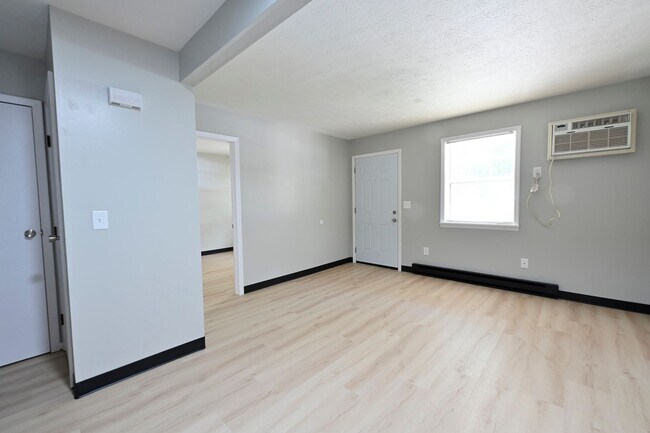 Building Photo - 26 Sunnyslope Dr