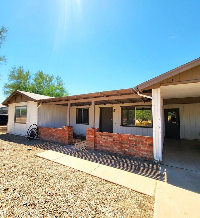 Building Photo - NICE OPEN HOME READY TO RENT!