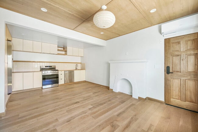 Building Photo - 3361 Hamilton Way