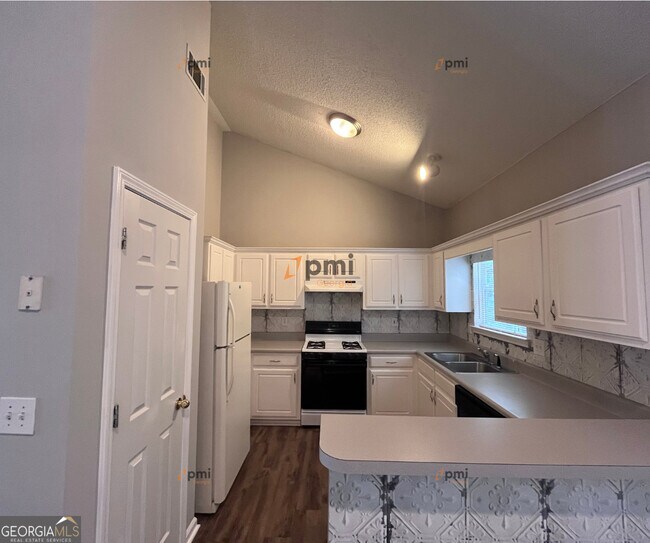 Building Photo - 9511 Rollinghills Dr