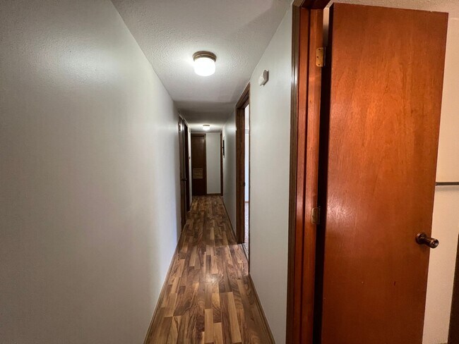 Foto del edificio - 4 bed 2 bath Centrally Located - Near Aggieville! AVAILABLE NOW!