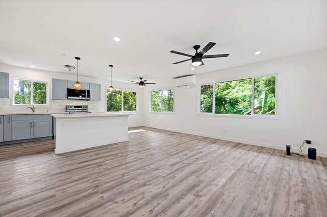 Building Photo - BK-1523