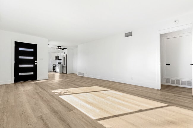 Building Photo - 205 Plymouth Dr