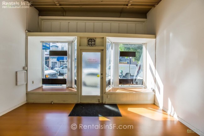 Building Photo - Office/Commercial space in Russian Hill!