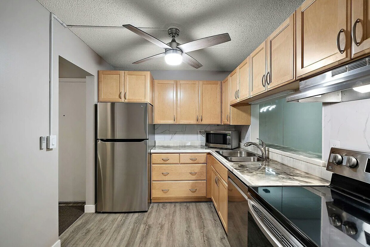 Foto principal - 10411 Cedar Lk Rd S