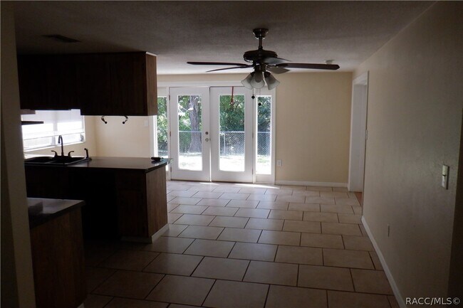 Foto del edificio - 7234 Cherry Laurel Dr