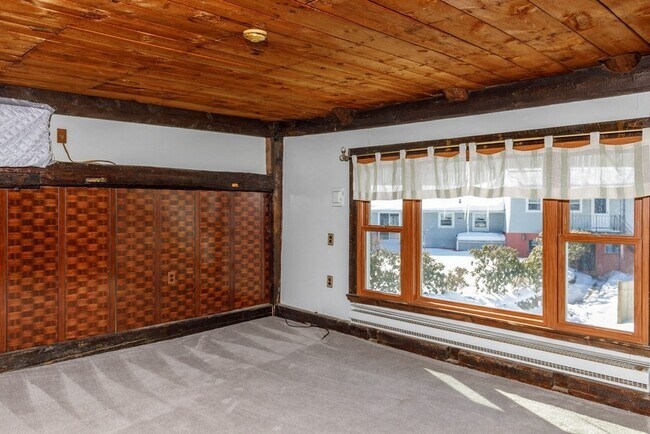 Foto del edificio - 385 E Broadway