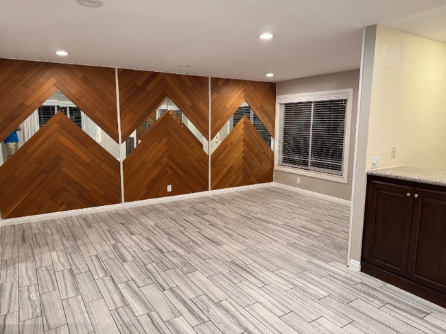 Building Photo - 753 Windwood Dr