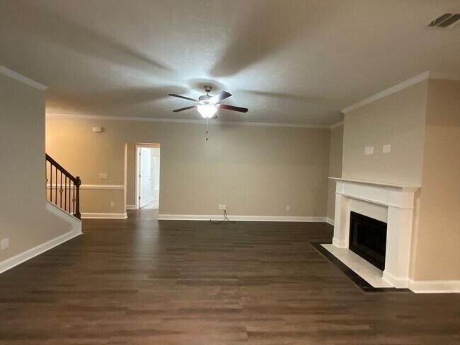 Building Photo - 5798 Whispering Pnes Wy