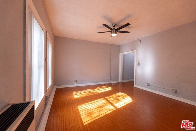 Foto del edificio - 661 Shatto Pl