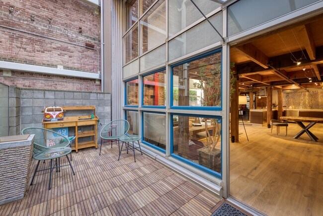 Building Photo - 650 Delancey St