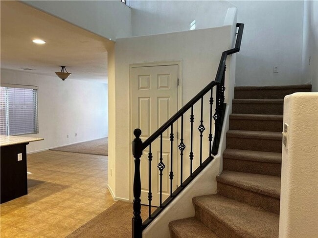 Building Photo - INCLUDES SOME UTILITIES 4 bedroom in Mountains Edge with Large Patio