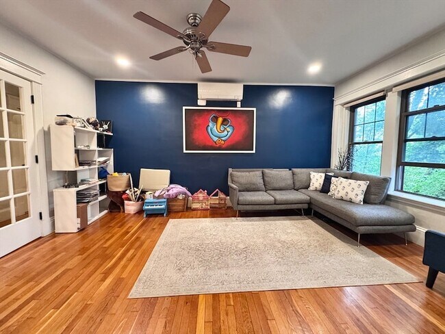 Foto del edificio - 1584 Beacon St