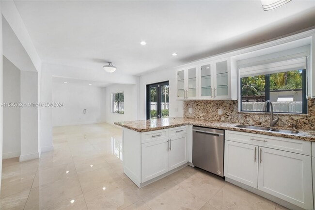 Building Photo - 6115 SW 48th St