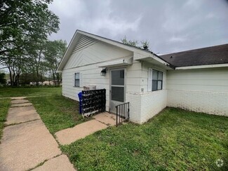 Building Photo - 106 Fleetwood Dr