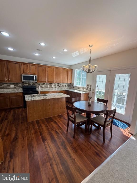 Foto del edificio - 8140 Gilroy Dr