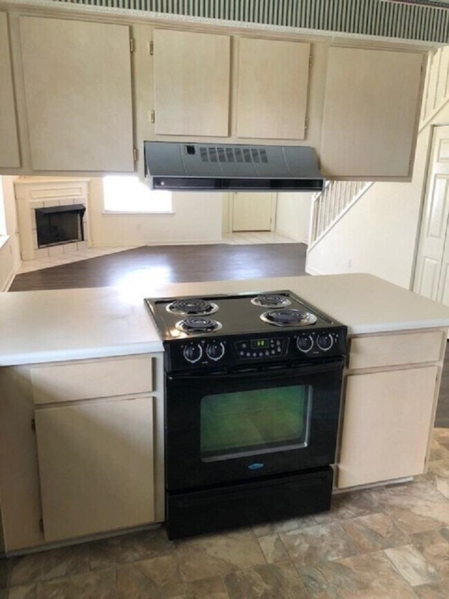 Building Photo - 2554 Golden Park Ln