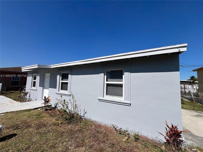 Foto del edificio - 361 NW 16th St