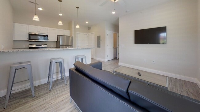 Interior Photo - 309 W Washington St