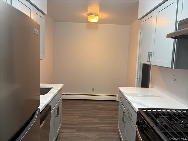 Building Photo - 17 Brevoort Dr