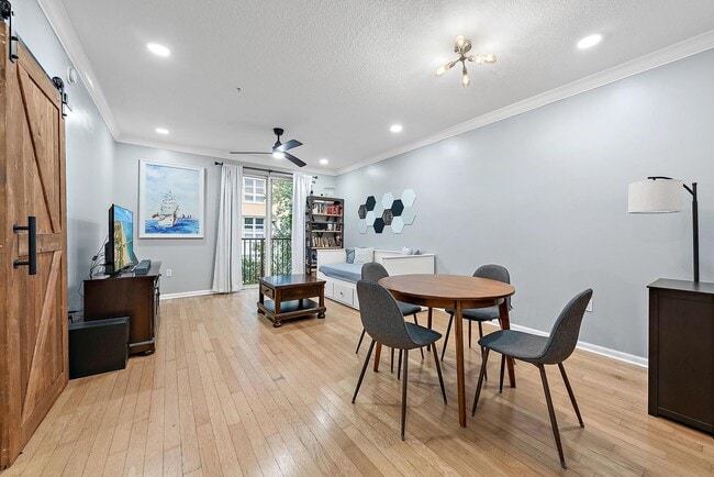 Building Photo - 560 S Sapodilla Ave