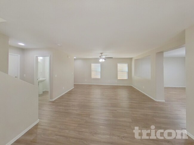 Building Photo - 40268 W Helen Ct