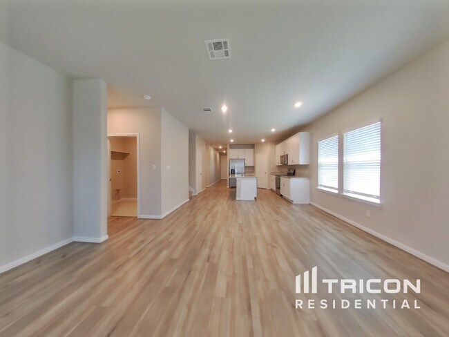 Foto del edificio - 13551 Paxton Blvd