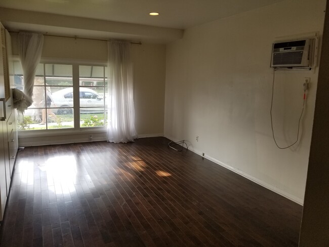 Building Photo - 236 S Rexford Dr