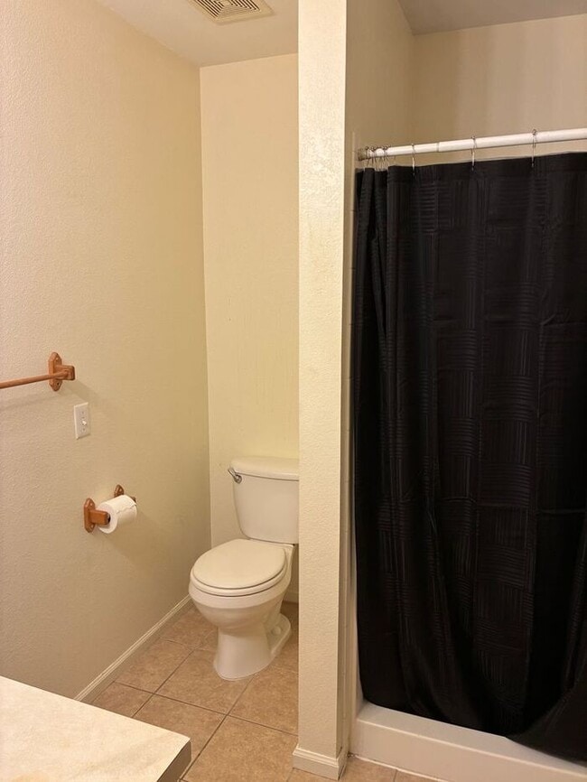 Building Photo - Charming 3 Bed, 2 Bath, Ranch Style Home i...