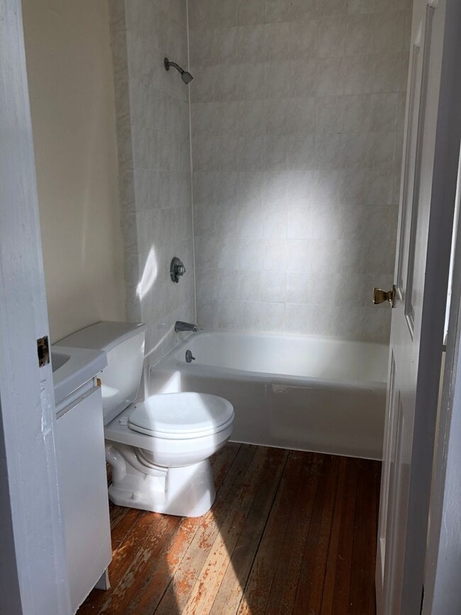 Building Photo - 39 Porter St