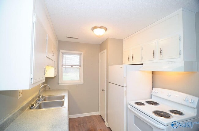 Foto del edificio - 3913 Talwell Dr SW