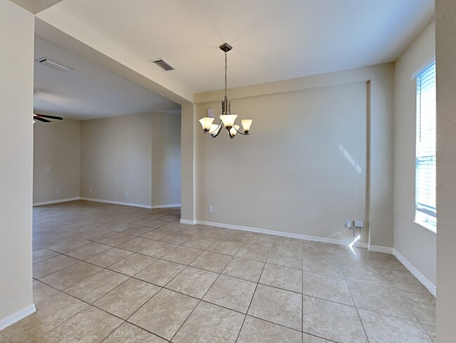 Foto del edificio - 392 NW Broadview St