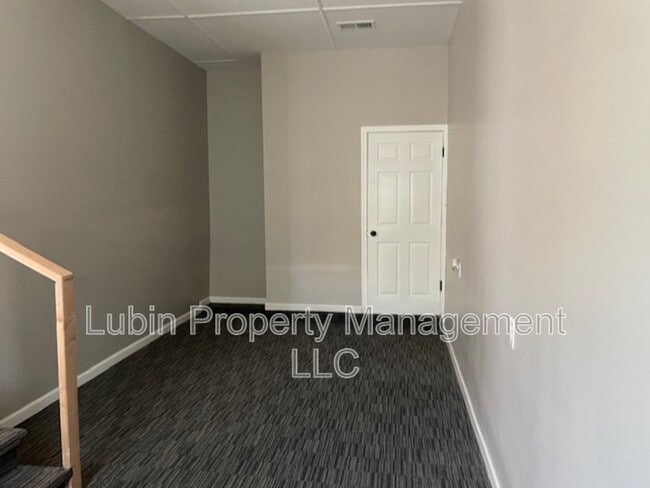 Building Photo - 3558 Hallbrook St