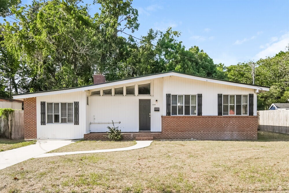 Primary Photo - 6041 Terry Parker Dr N