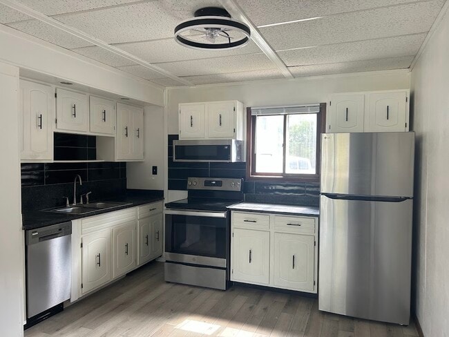 Building Photo - 1420 Maricopa Dr