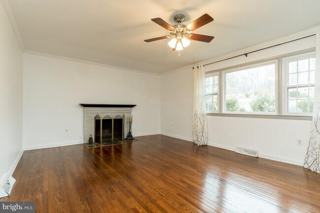Building Photo - 15913 Smithey Dr