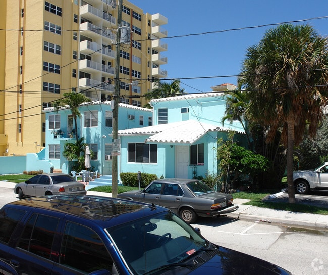 Building Photo - 343 Van Buren St