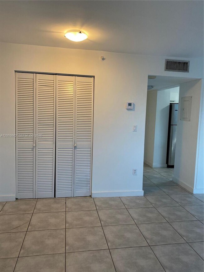 Foto del edificio - 700 NE 63rd St